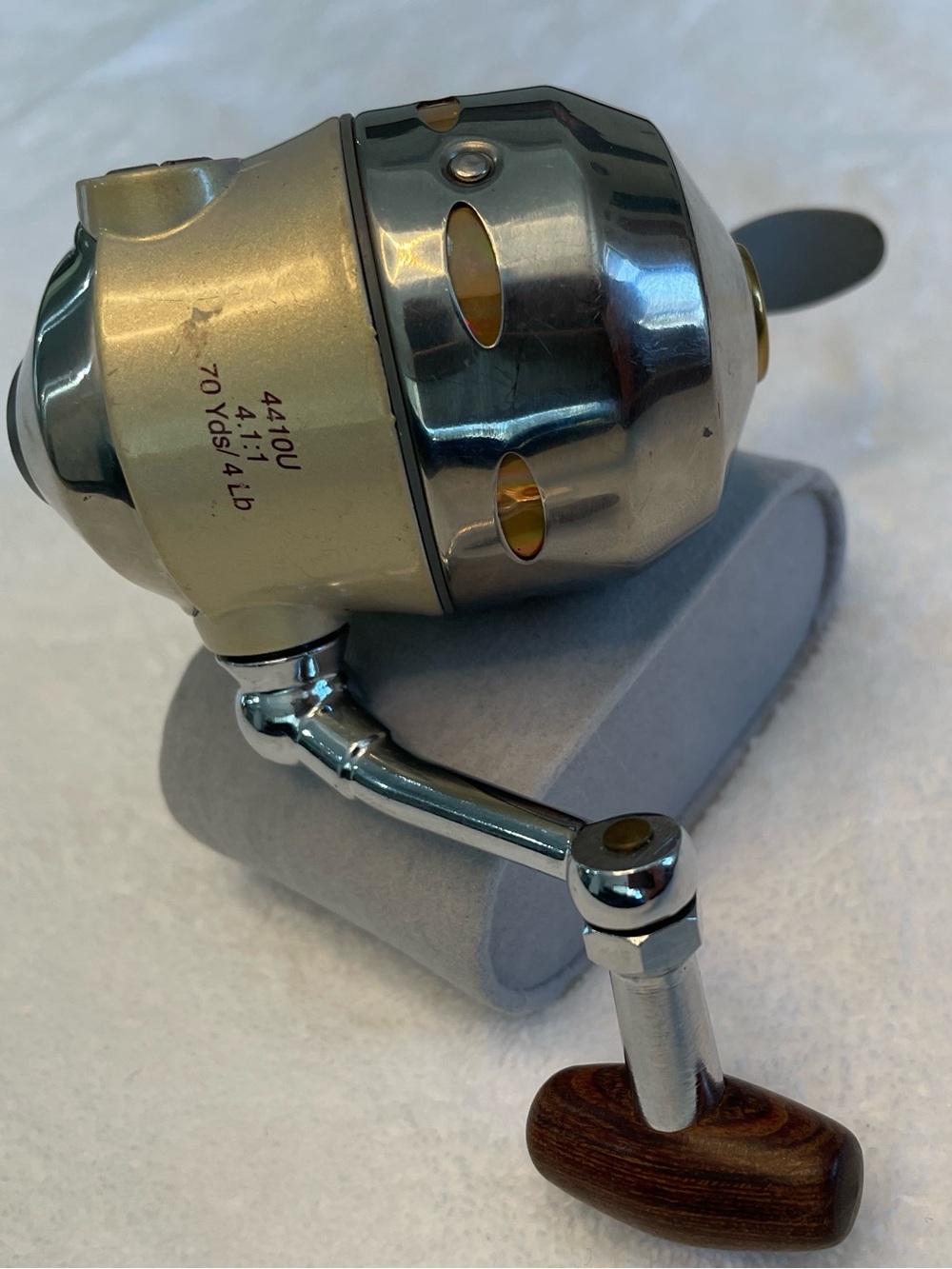 Men’s Vintage Pflueger Microspin U Spinning 4 Bearing System Fishing Reel.